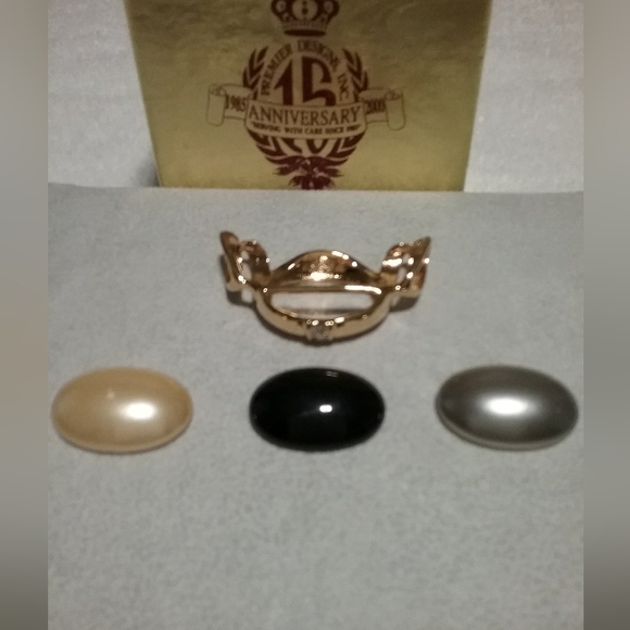 Premier Designs Pendants - Picture 3 of 4